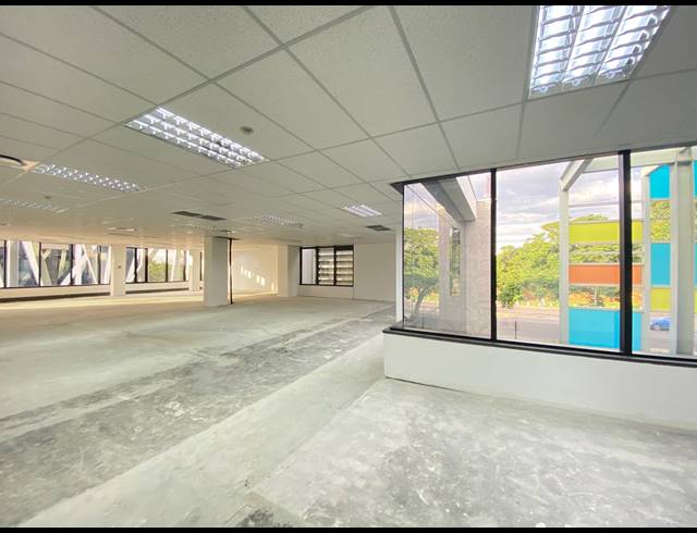 733M² OFFICE TO LET IN BRYANSTON